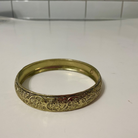 VTG Gold Tone Leaf Etched Bracelet - Picture 2 of 5